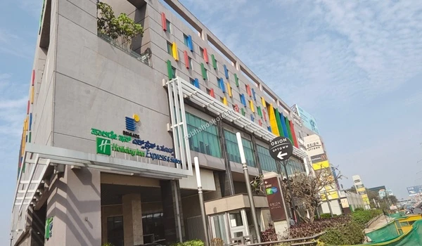 A glimpse of the diverse lifestyle and dining amenities available to residents of Sobha Hoskote