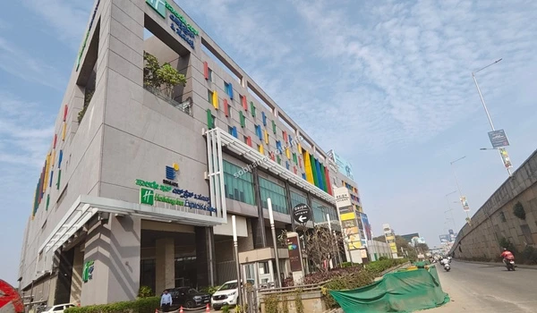 The vibrant retail landscape and commercial hubs situated around the Sobha Hoskote residential project
