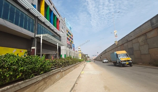 Direct highway access and well-maintained service roads providing excellent connectivity to Sobha Hoskote