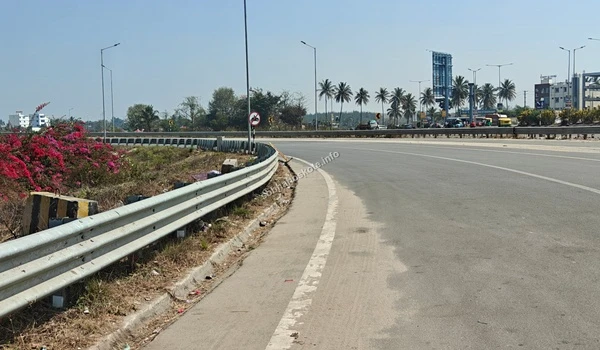 Detailed view of the well-maintained Satellite Town Ring Road (STRR) section that ensures rapid transit from the Sobha Hoskote project site