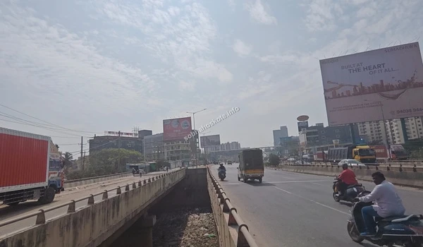 Clear view of the local transport access and road width near the Sobha Hoskote entrance, ensuring smooth transit for future residents